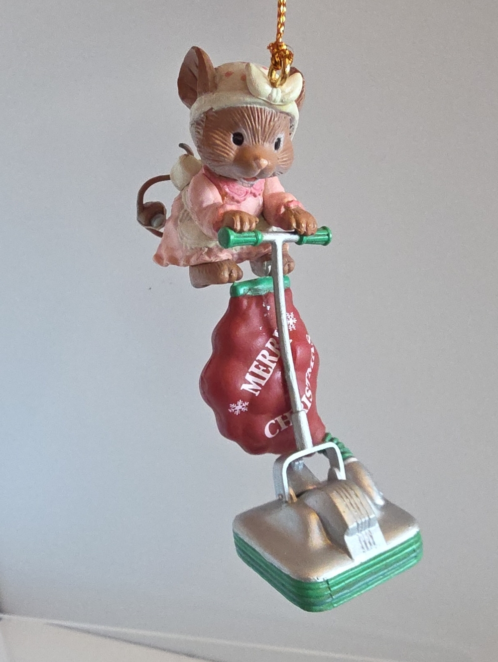 Vintage 1992 Lustre Fame Christmas Traditions Mouse on Vaccum Ornament W/Box